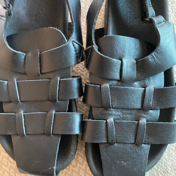 ZARA Kids Black Leather Fisherman Sandals
Size: EU 30 (approx. US Kids 12) - Picture 6 of 7